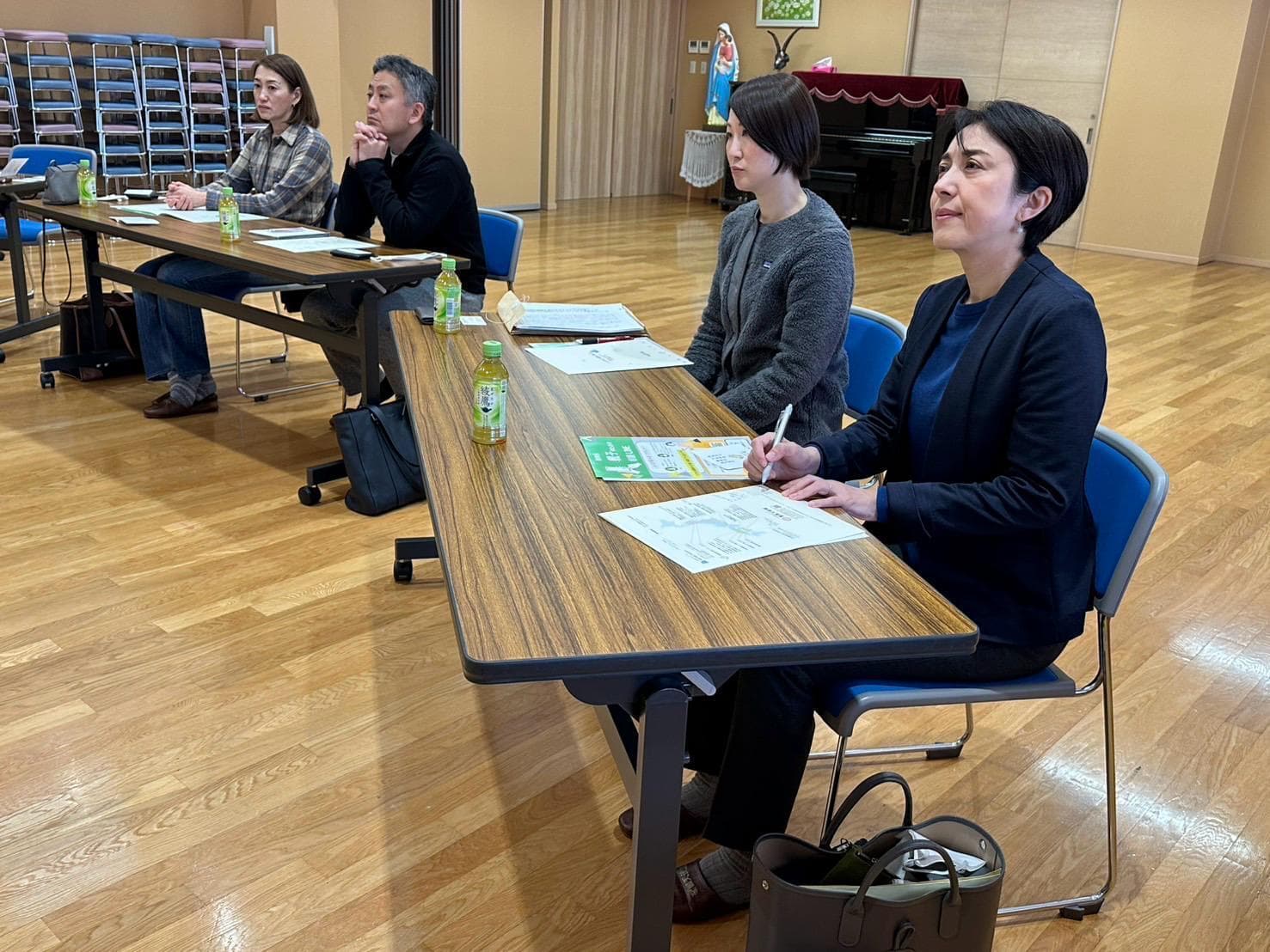 みつばちフェローシップの活動風景：メンターと学生が対話している様子